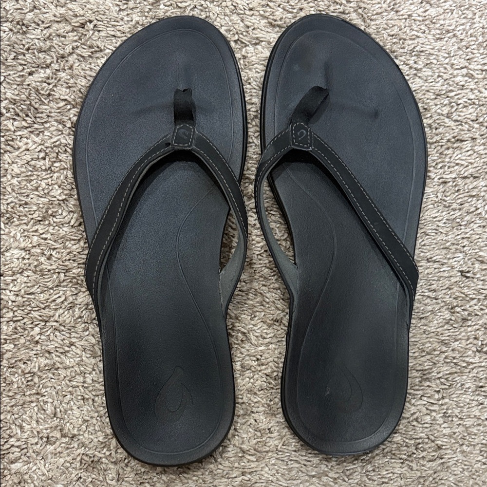 Women’s olukai size 7 black slippers